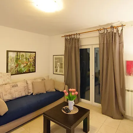 Apartman Apartments Lilly Banjole