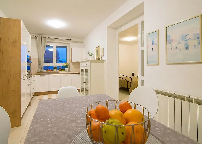 Apartments Lilly Banjole